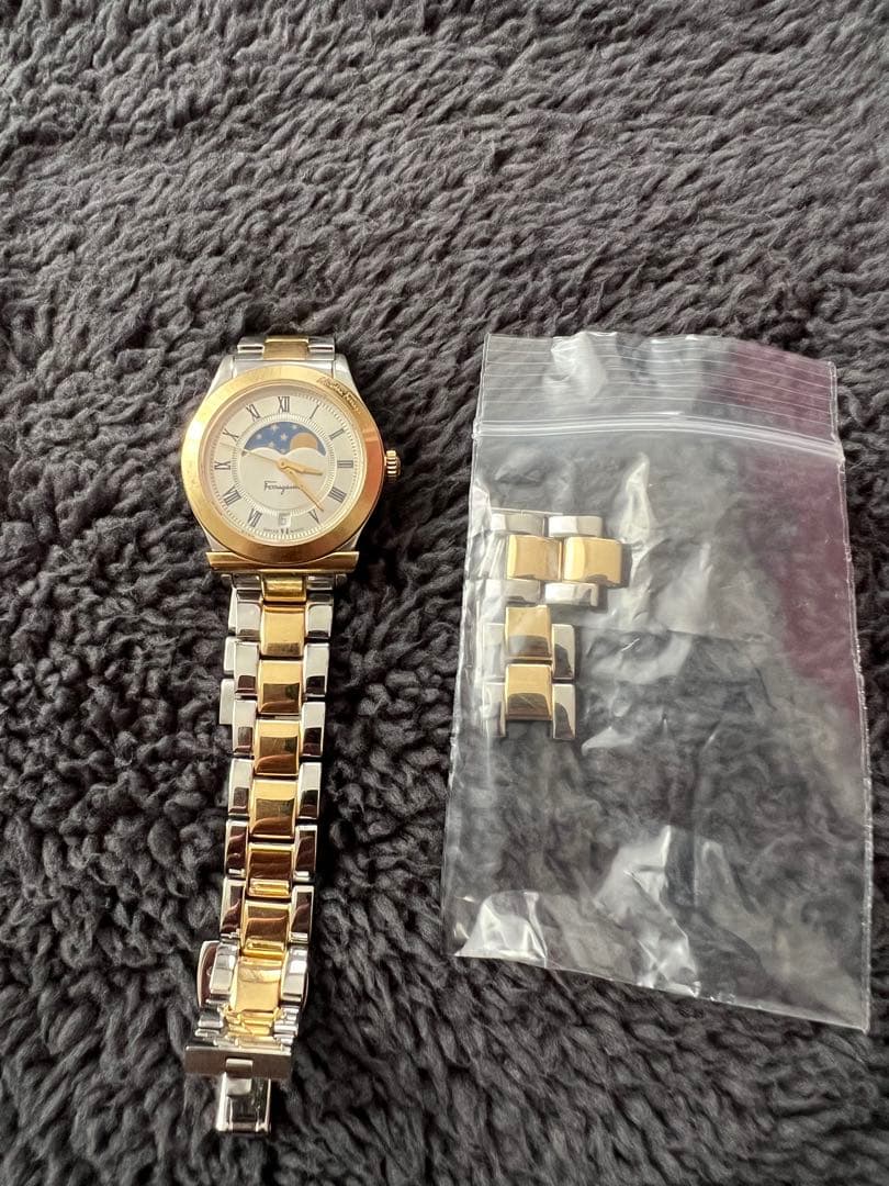 Salvatore Ferragamo ムーンフェイス腕時計 ゴールド／シルバー