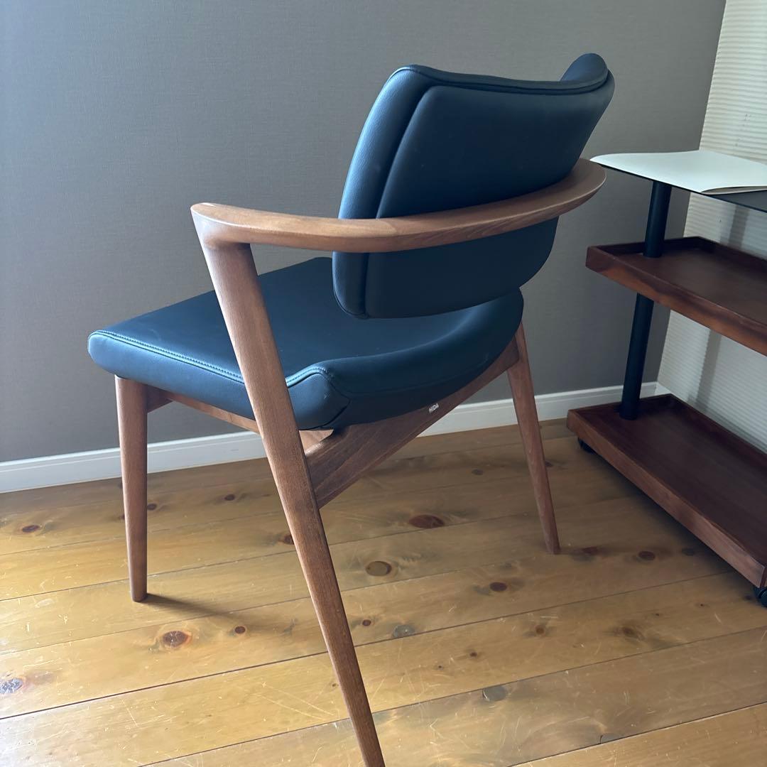 ②飛騨産業　セミアームチェア　ブラック