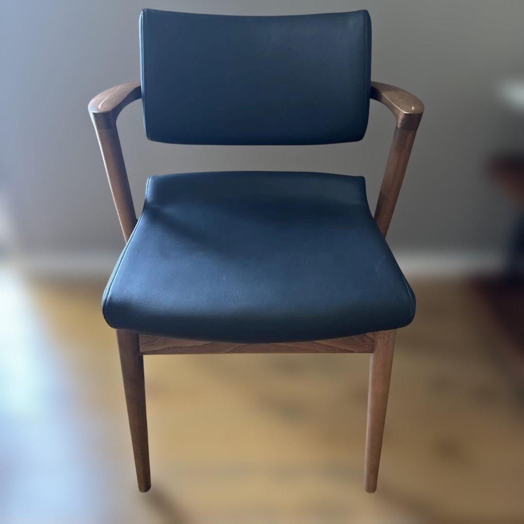 ②飛騨産業　セミアームチェア　ブラック