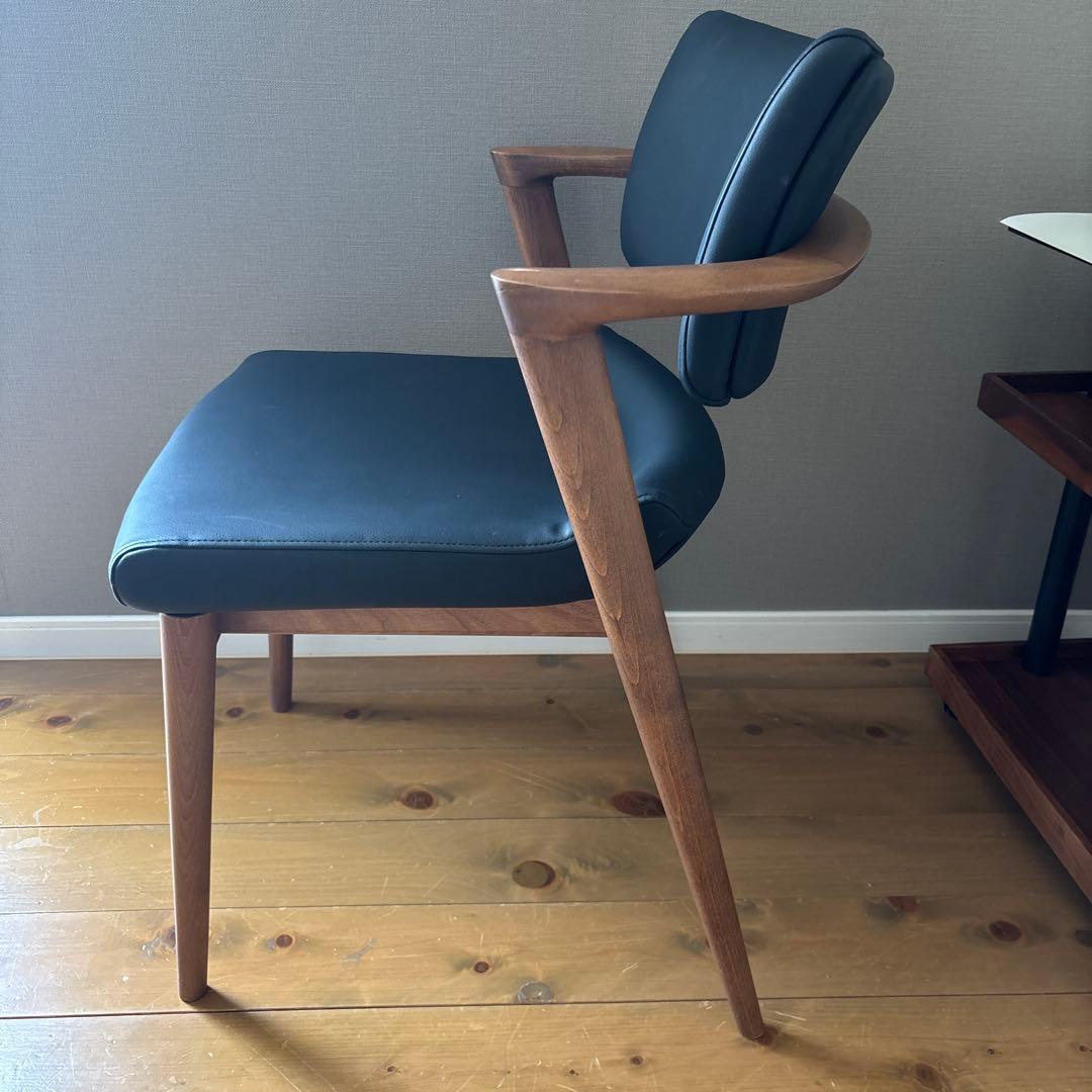 ②飛騨産業　セミアームチェア　ブラック