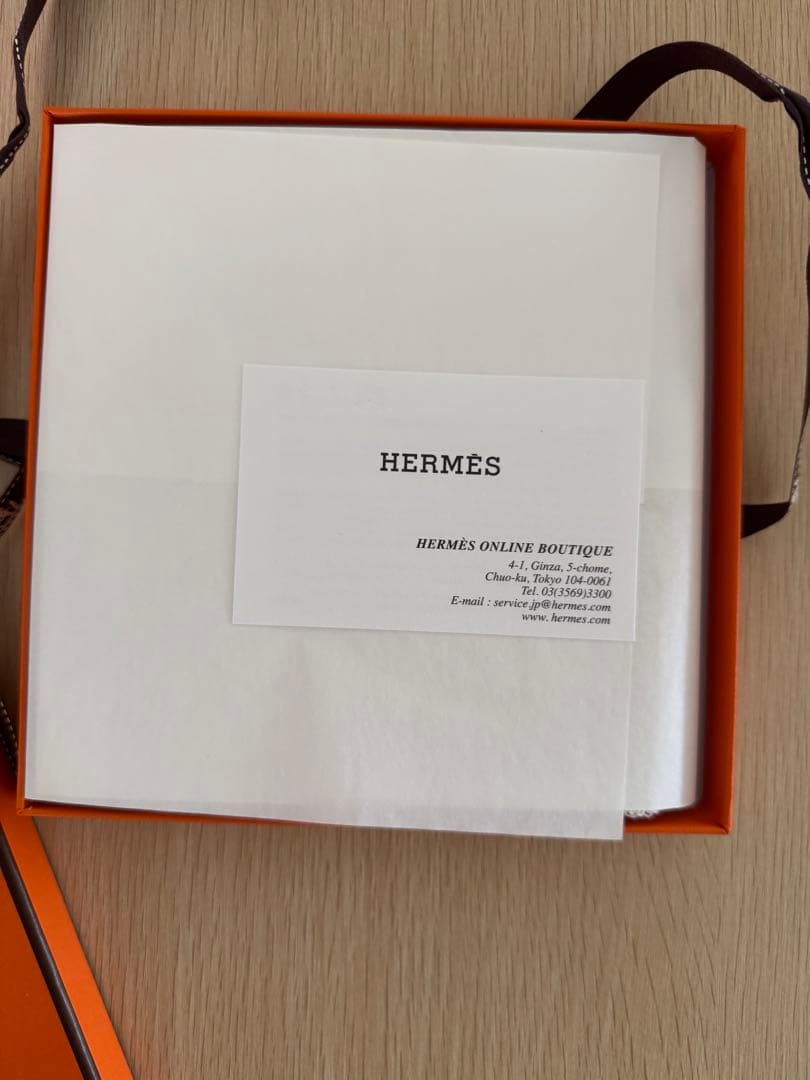 HERMES ホワイト Hロゴ ハンカチ ギフトボックス付き