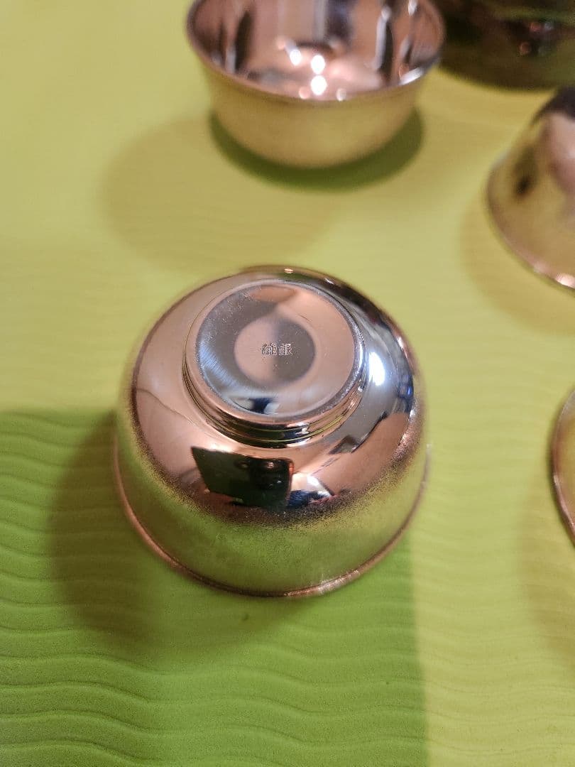 純銀 ロックグラス(銀970) 1個。 お猪口(純銀) 4個。合計278g