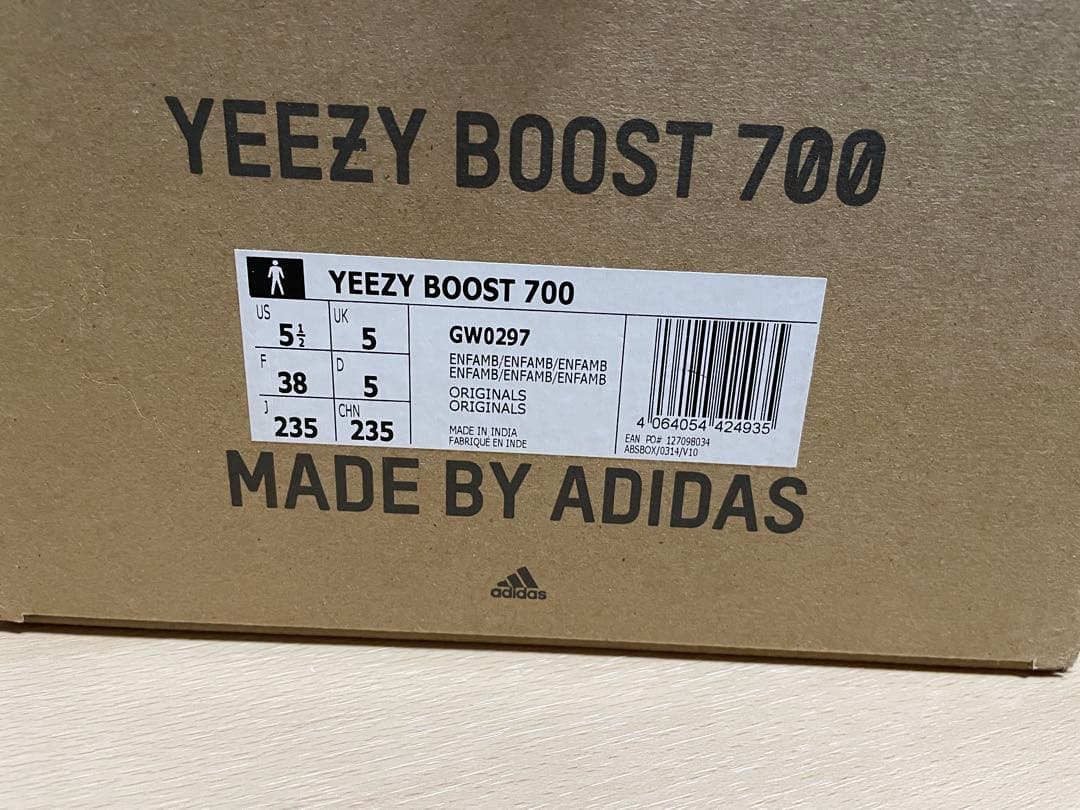 ADIDAS YEEZY BOOST 700 アディダス 23.5