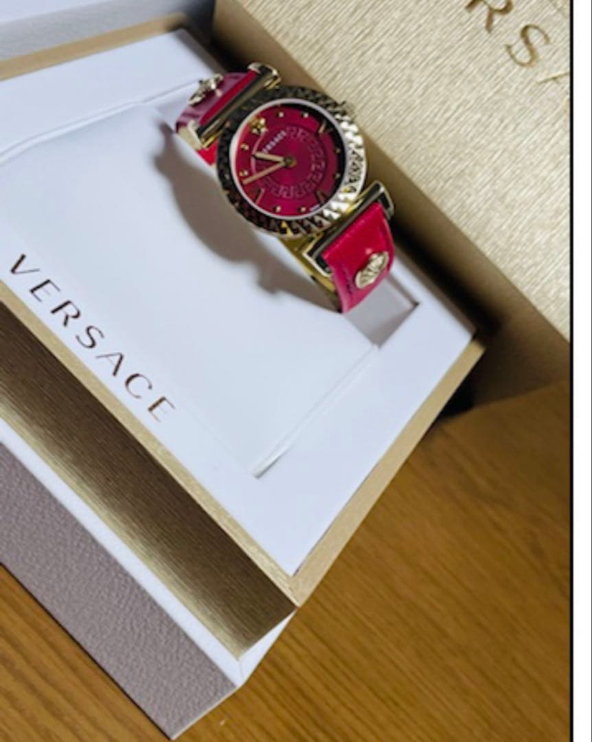 VERSACE レッドレザー時計