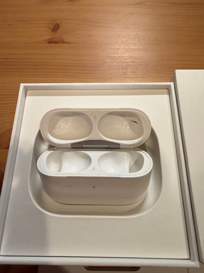 AirPods 2 Pro 純正品　右耳と充電ケース