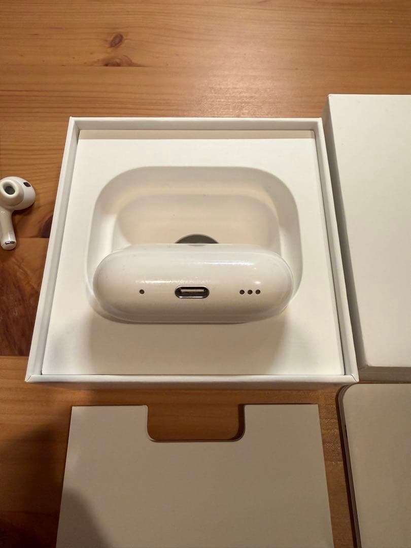 AirPods 2 Pro 純正品　右耳と充電ケース