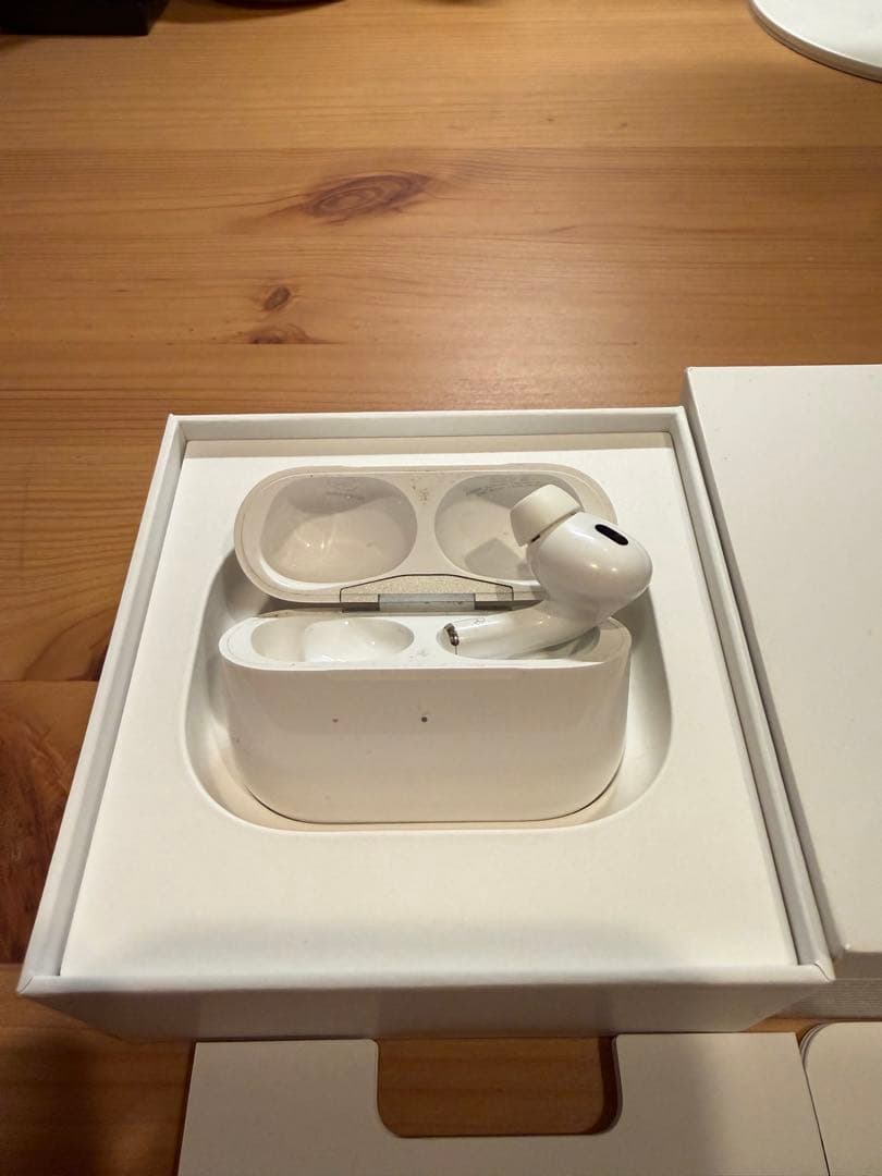 AirPods 2 Pro 純正品　右耳と充電ケース