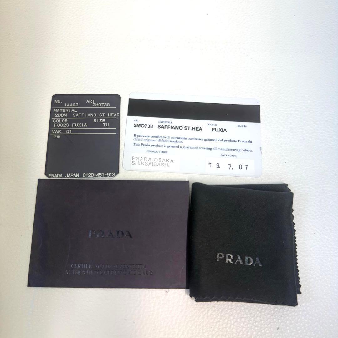 げ*ん様 PRADA ブラック サフィアーノレザー 二つ折り財布 シンプル