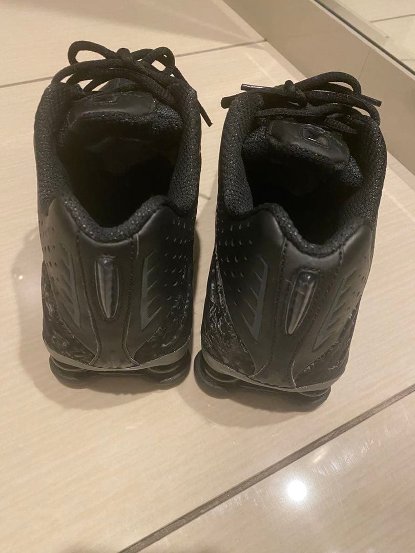 美品NIKE SHOX R4 ブラック