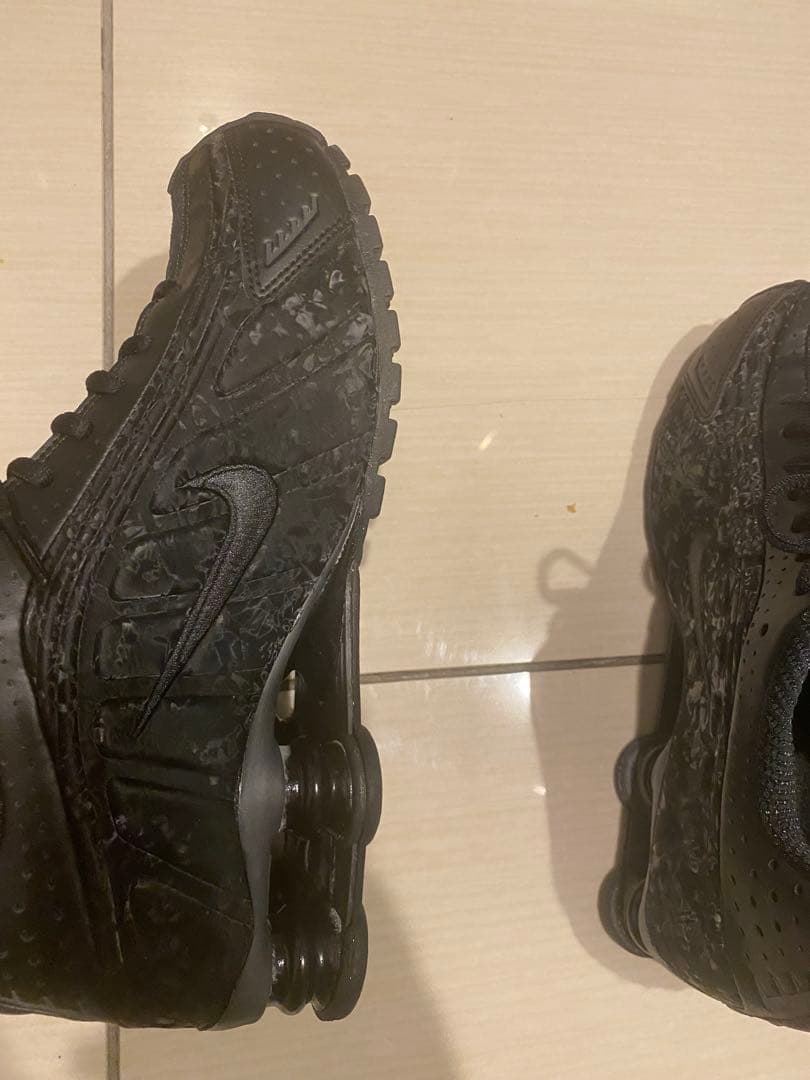 美品NIKE SHOX R4 ブラック