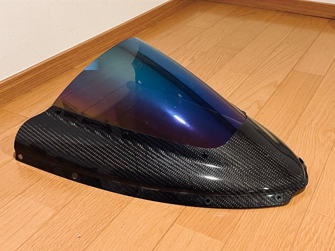 MV AGUSTA F4 750マジカルレーシング カーボントリム付きスクリーン