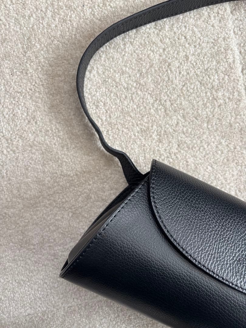 お値下げ！オウレンティ　ショルダーバッグ