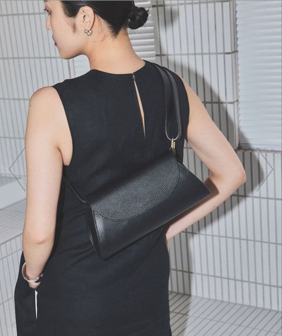 お値下げ！オウレンティ　ショルダーバッグ