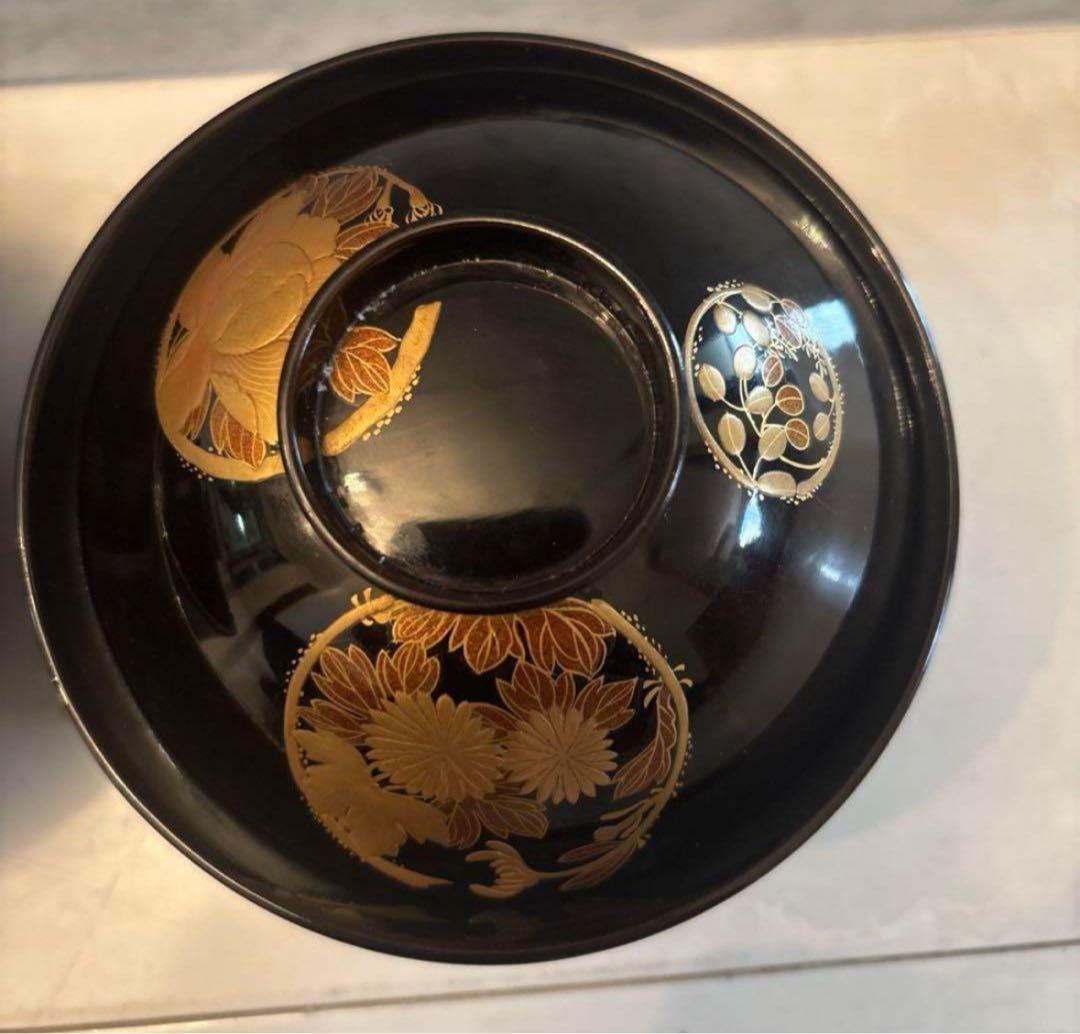 芸術的な蝶々とふんだんに使われた金彩が美しい豪華絢爛な木製輪島漆塗りお椀2客