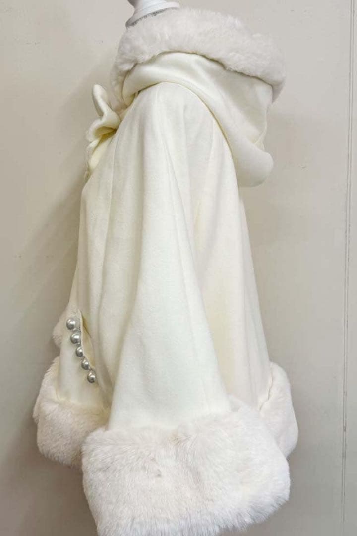 PrincessMelodyリボン付きボリュームファーフードケープコートホワイト