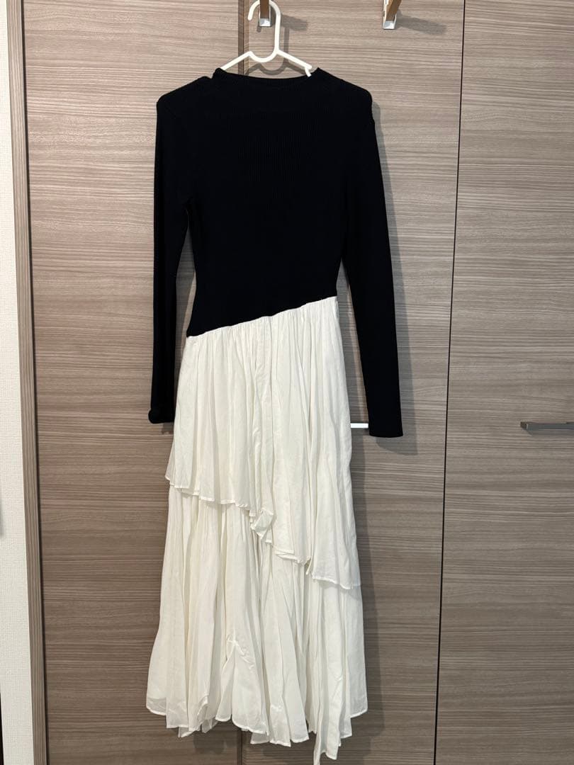 まる　anuans イレギュラーヘムドッキングニットワンピース