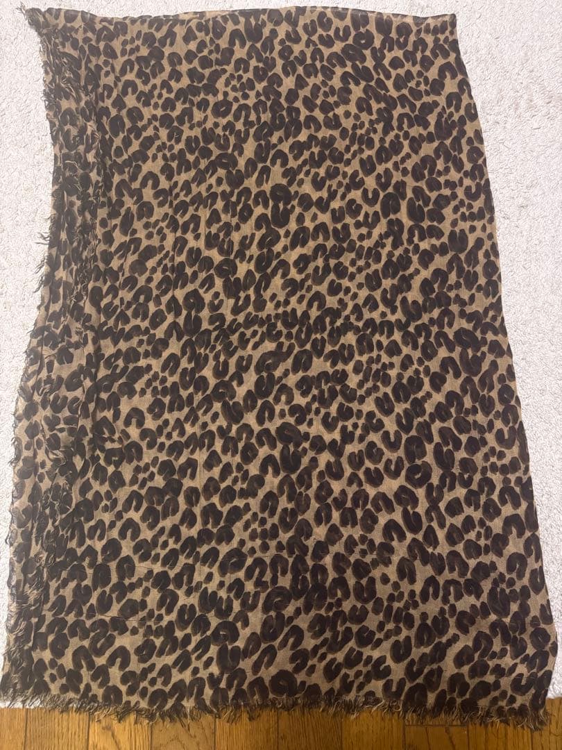 ルイヴィトン　ヒョウ柄ストール ベージュ・ブラック
