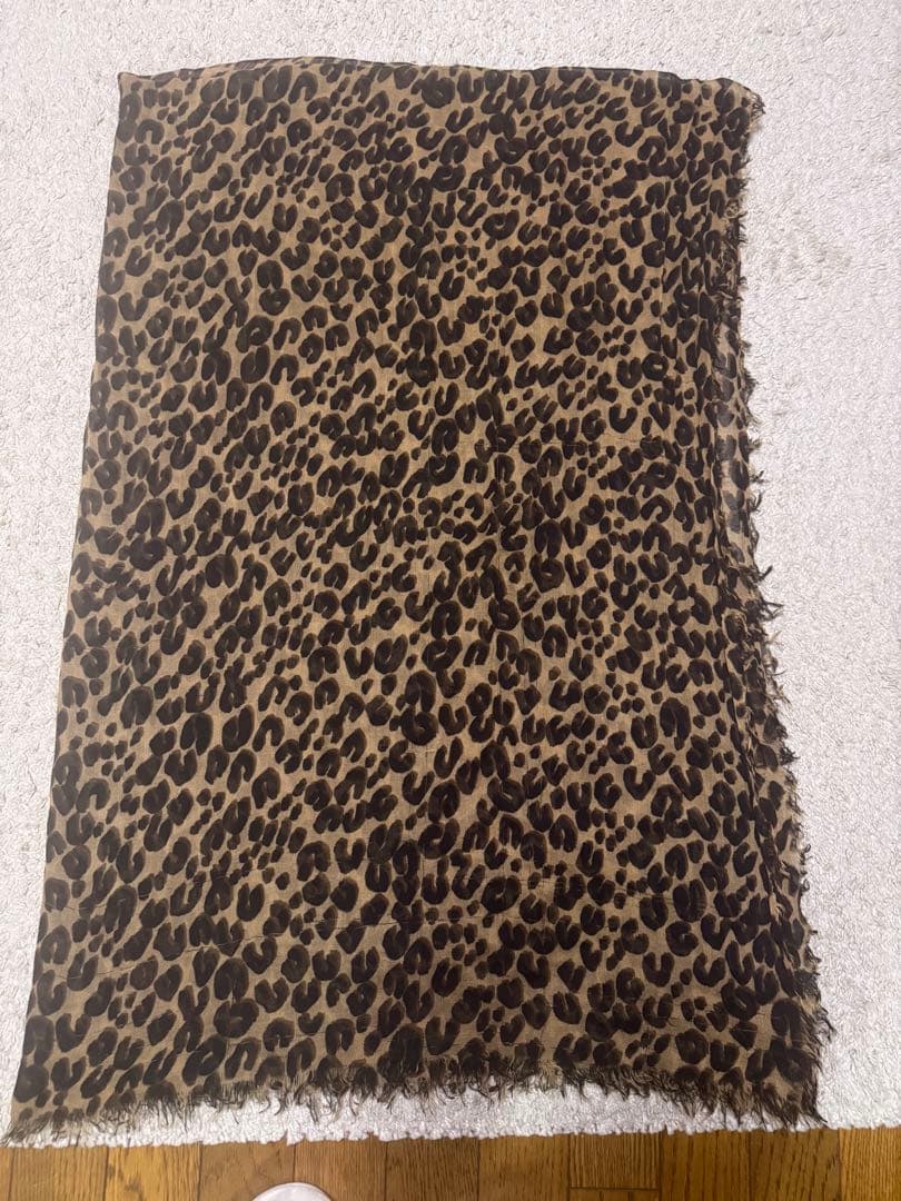 ルイヴィトン　ヒョウ柄ストール ベージュ・ブラック