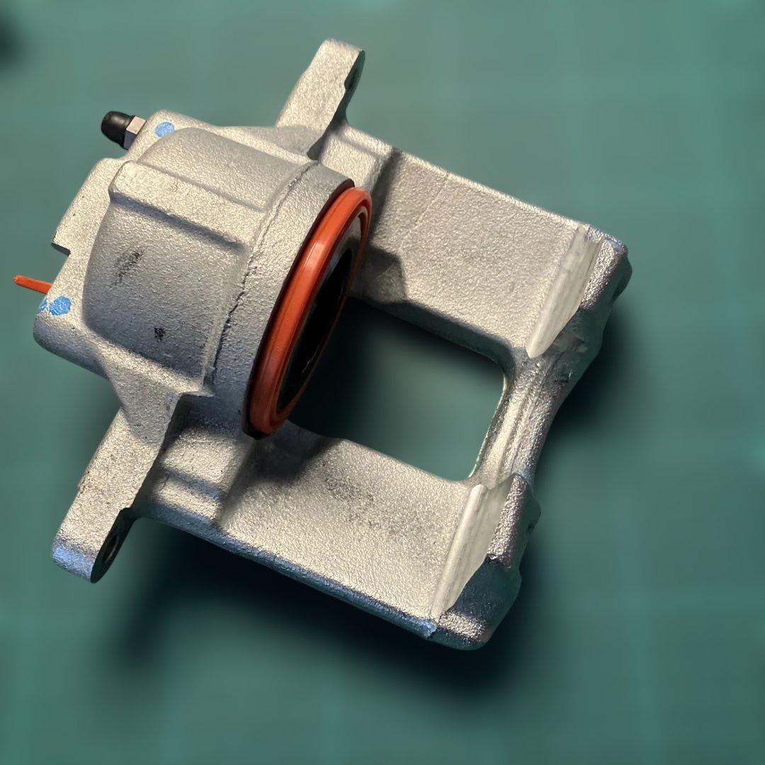 Jeep Wrangler JK フロント左ブレーキキャリパー新品