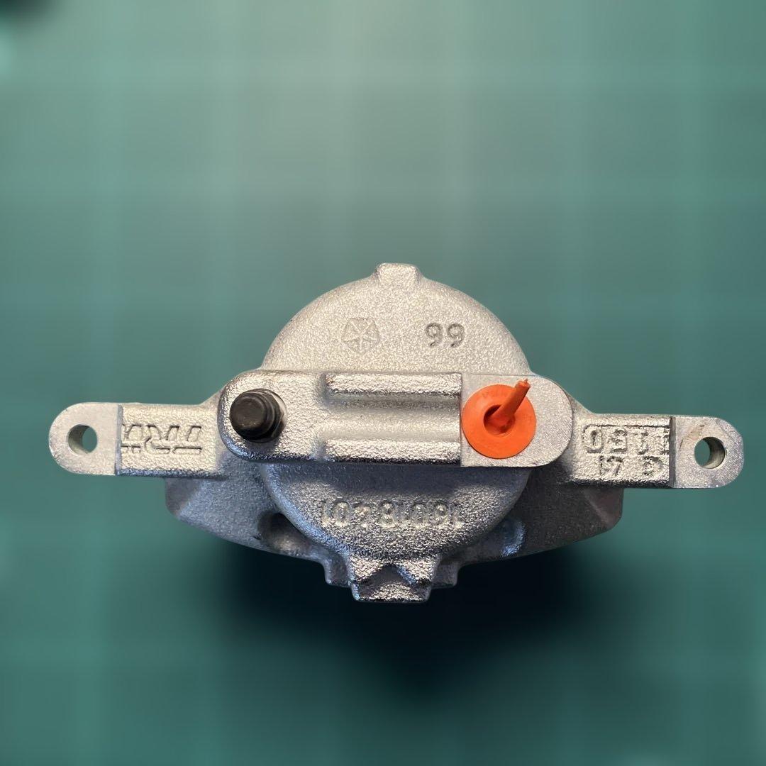 Jeep Wrangler JK フロント左ブレーキキャリパー新品