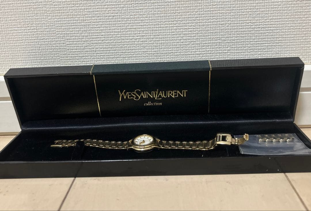 Yves Saint Laurent ゴールド 腕時計