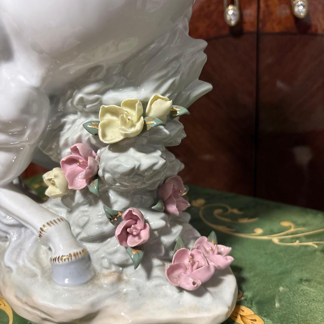 Lladro 白い馬と花