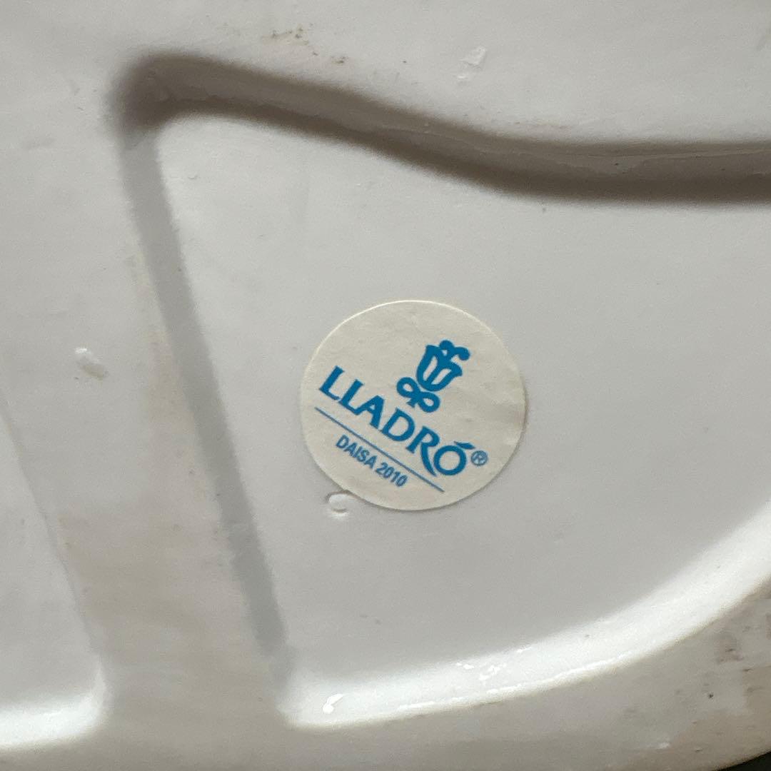 Lladro 白い馬と花