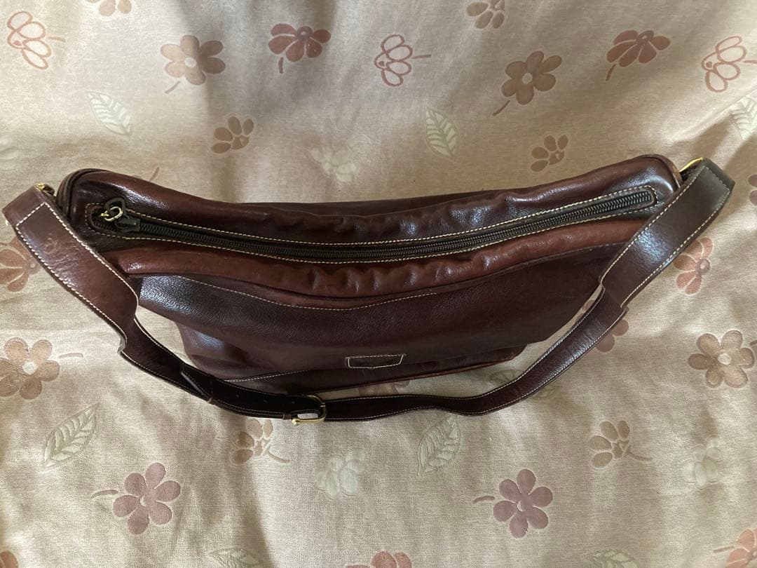 セリーヌ ダークブラウン レザー ショルダーバッグ