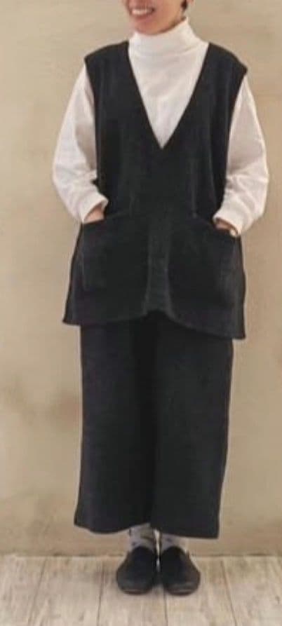 ネストローブ クウォーターフェイス Vネック ベスト