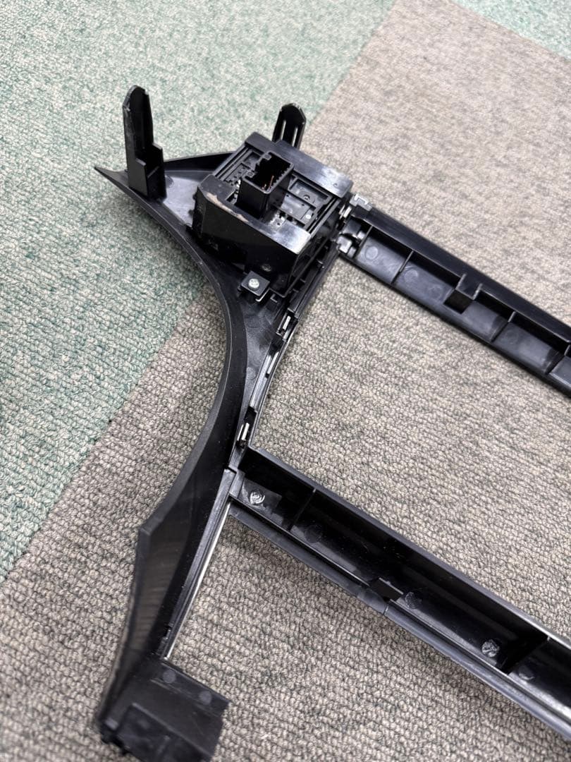 30プリウス　アルパイン　9インチ　ナビ枠