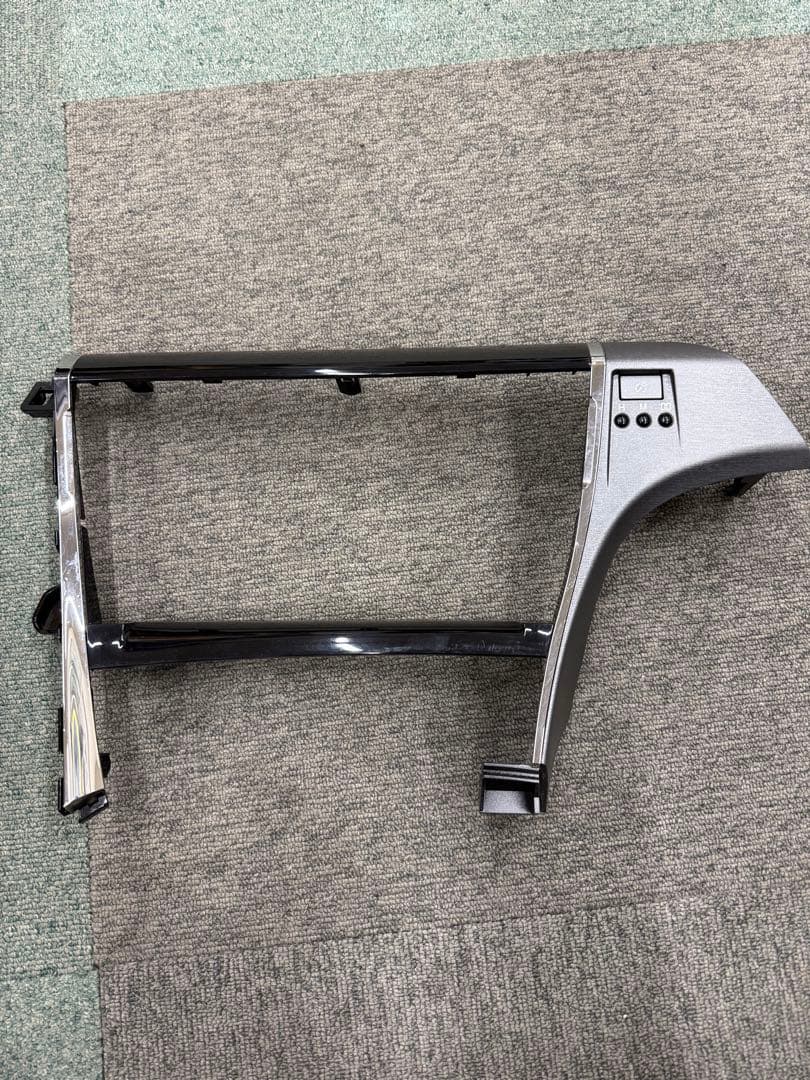 30プリウス　アルパイン　9インチ　ナビ枠