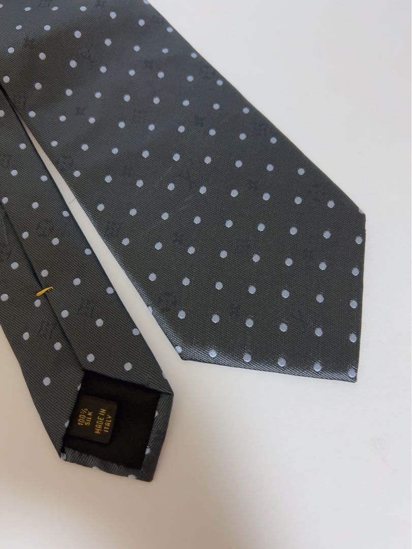ルイヴィトン　LOUIS VUITTON ネクタイ　光沢感　ドット　グレー
