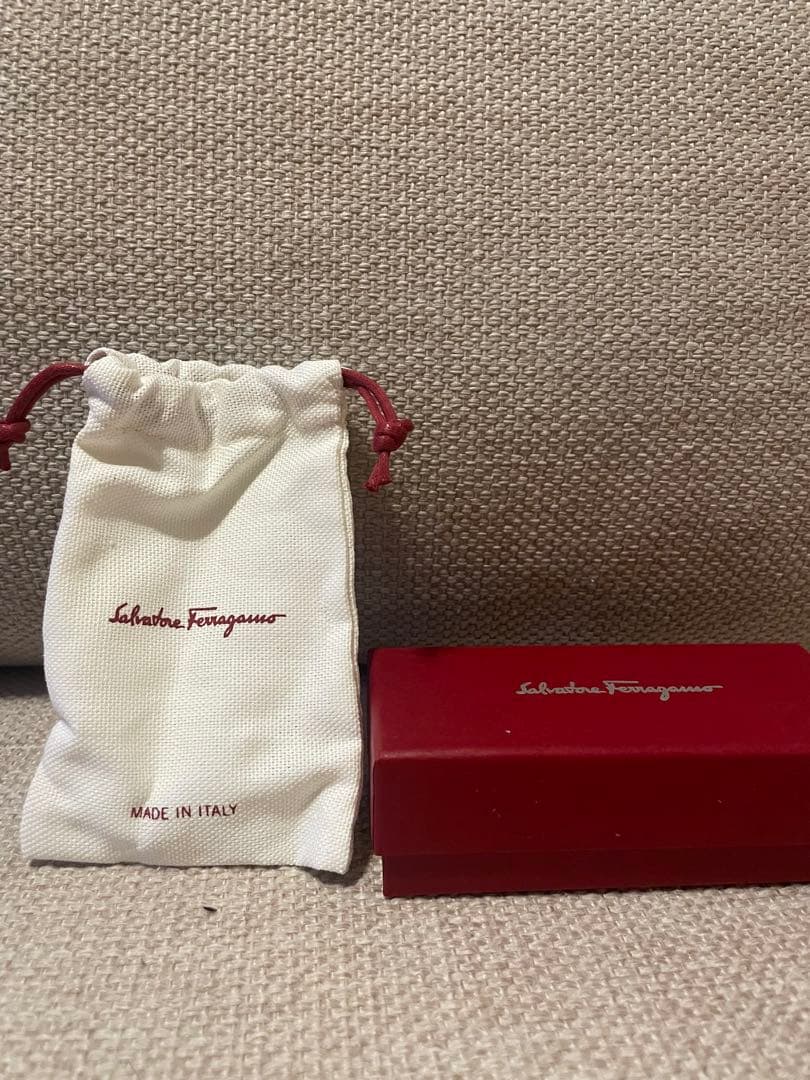 フェラガモ　バレッタ