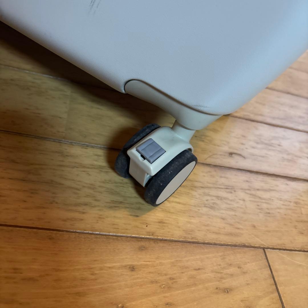 ホワイト キャリーケース