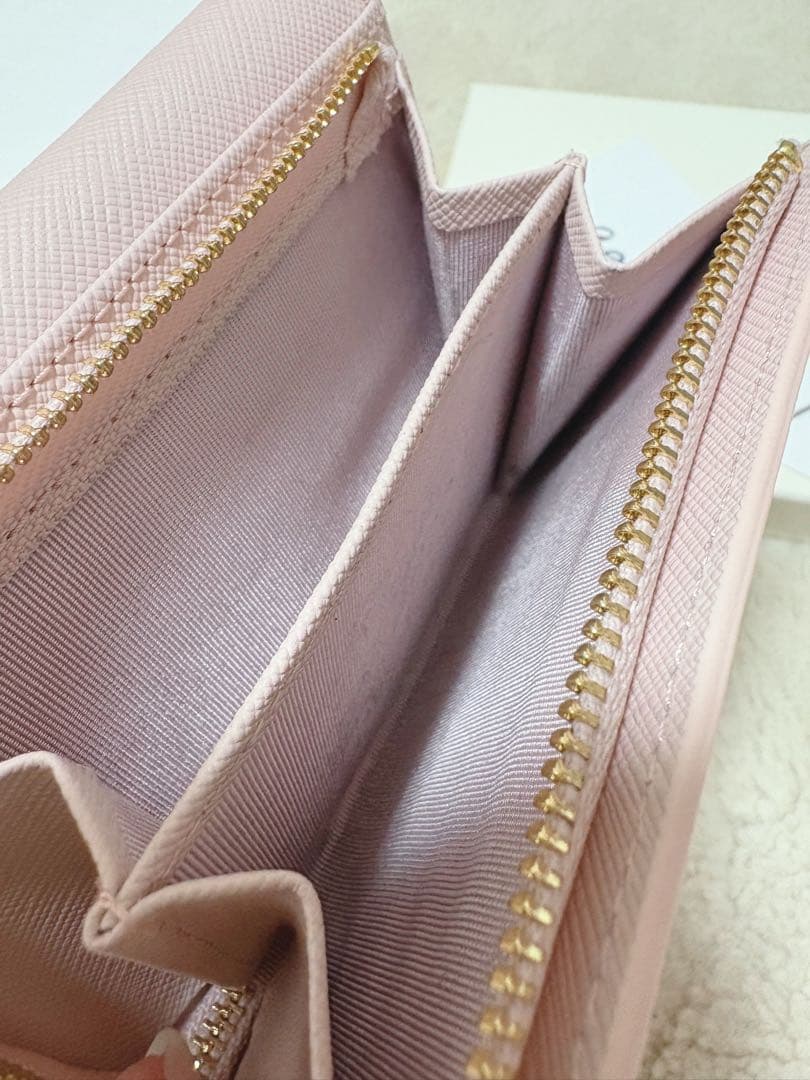 agnès b. ピンク レザー二つ折りウォレット