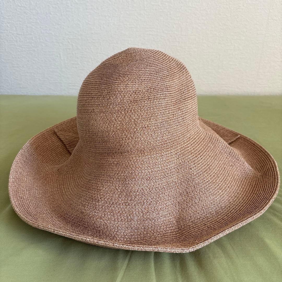 ベージュ リボン付き広つば帽子