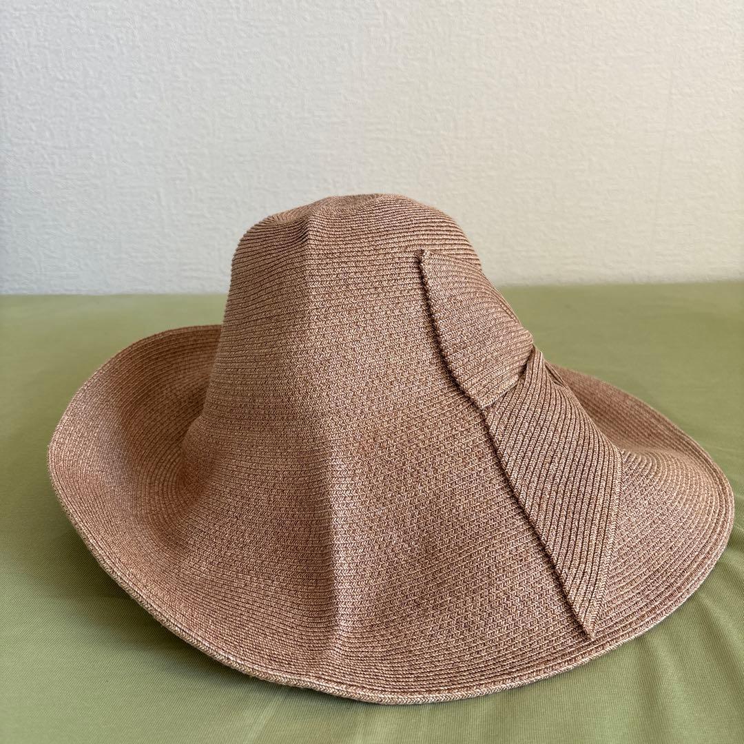 ベージュ リボン付き広つば帽子