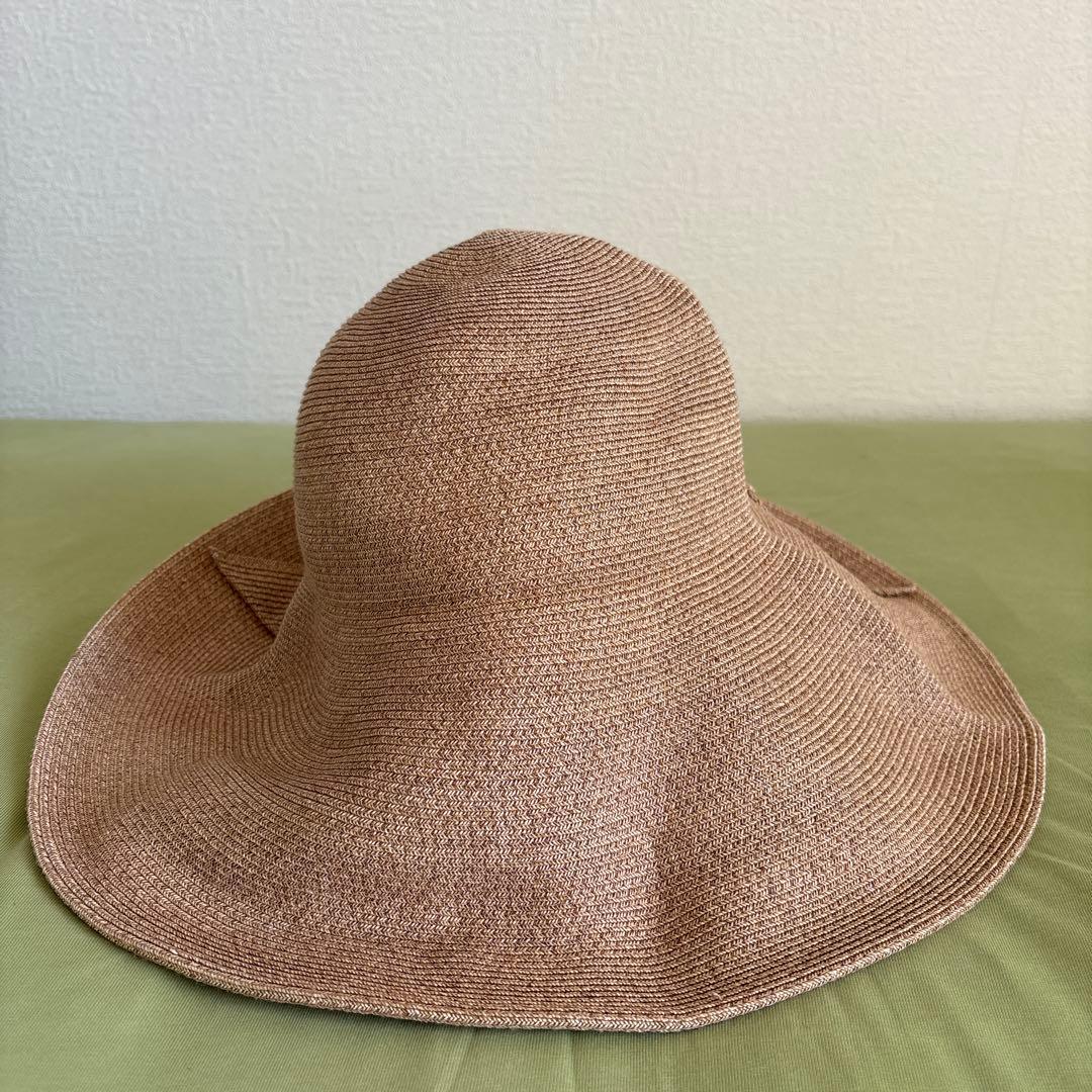 ベージュ リボン付き広つば帽子