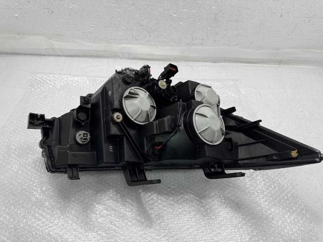 デリカ D5純正HIDヘッドライト左 KOITO 100-87918