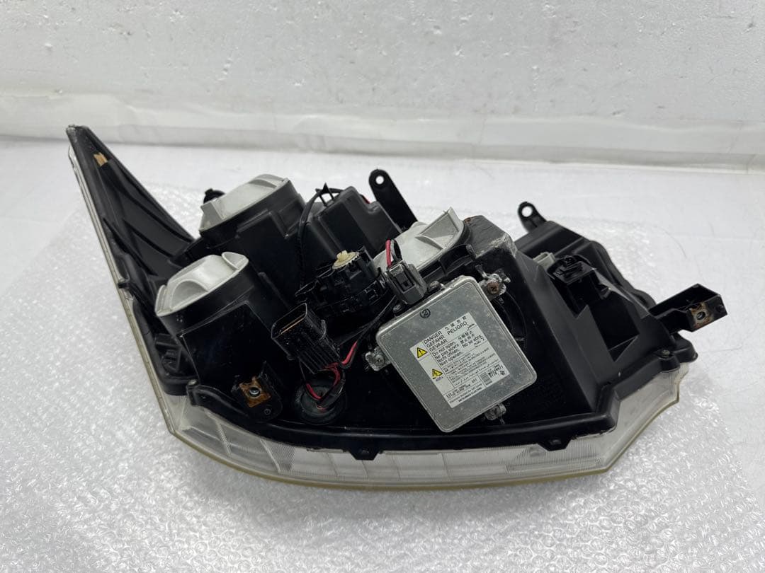 デリカ D5純正HIDヘッドライト左 KOITO 100-87918