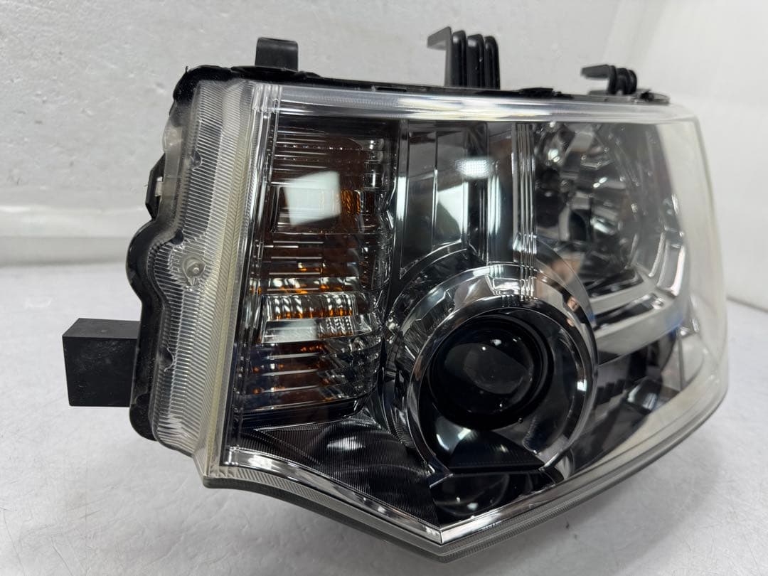 デリカ D5純正HIDヘッドライト左 KOITO 100-87918