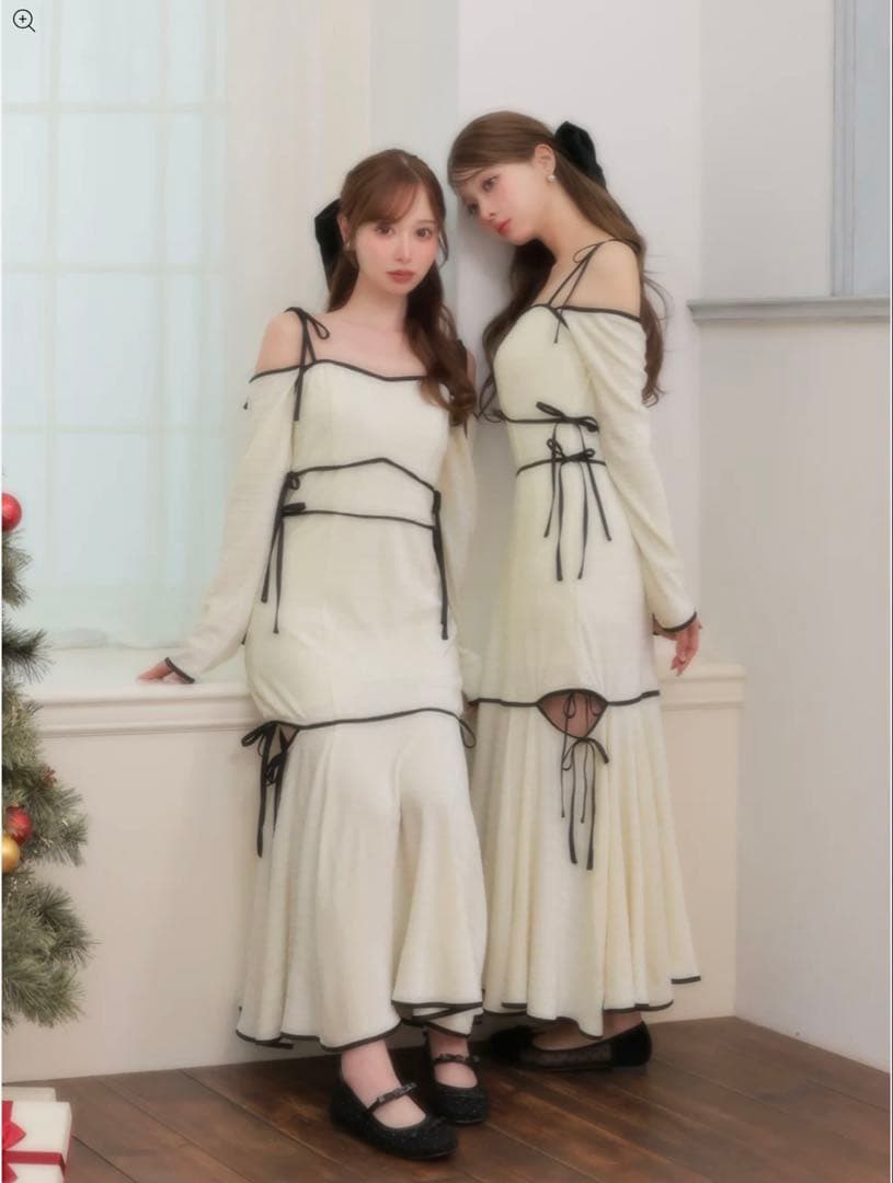 エムミーエメ サイドリボンカットアウトワンピース