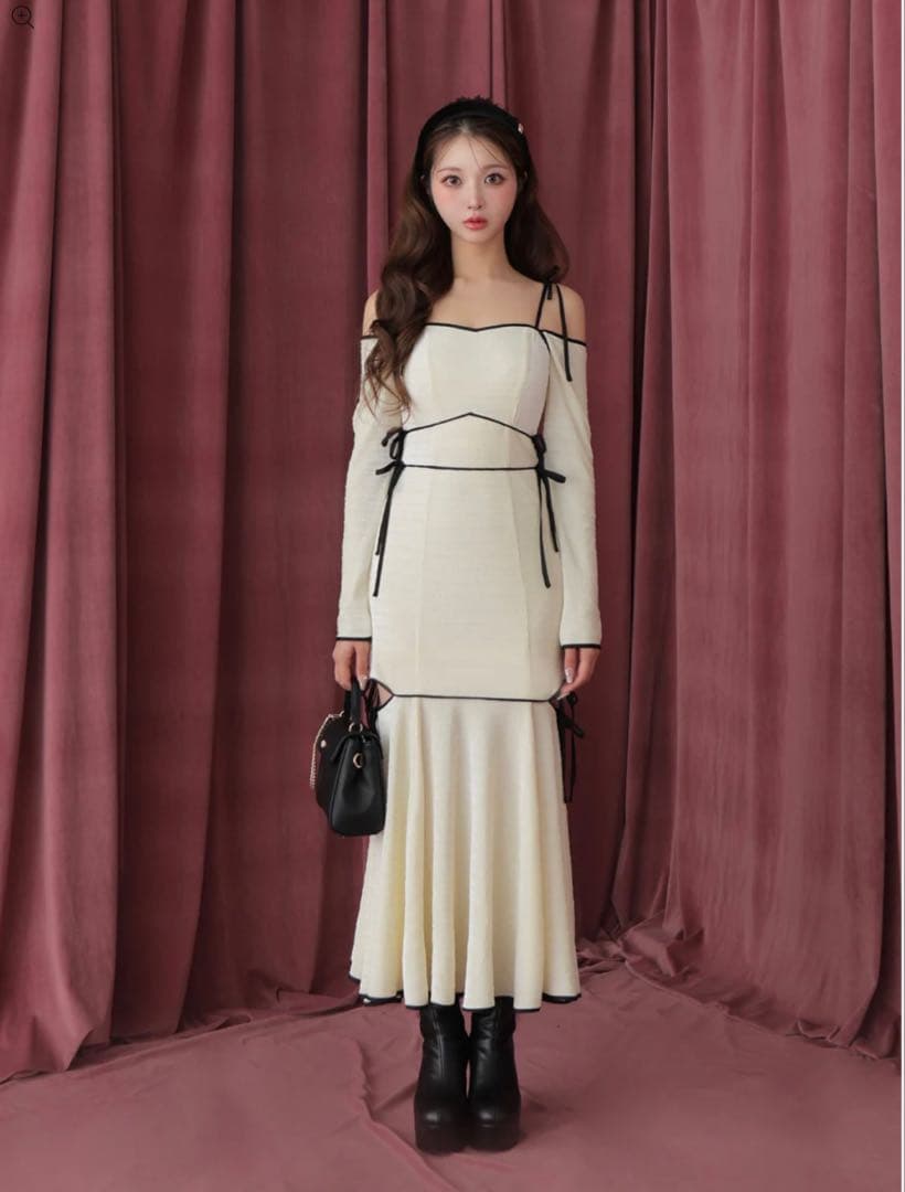 エムミーエメ サイドリボンカットアウトワンピース