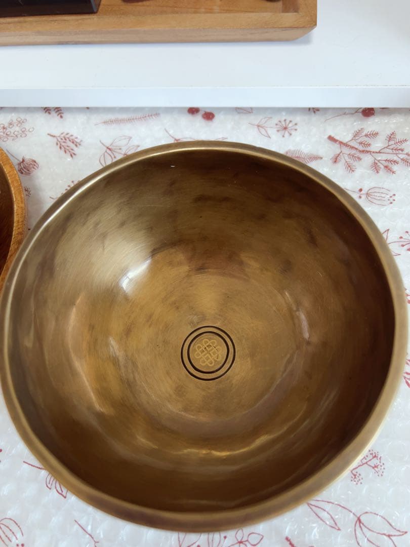 アマナマナ　超・鍛造スペシャルシンギングボウル(小)ロゴ加工とティンシャ付き