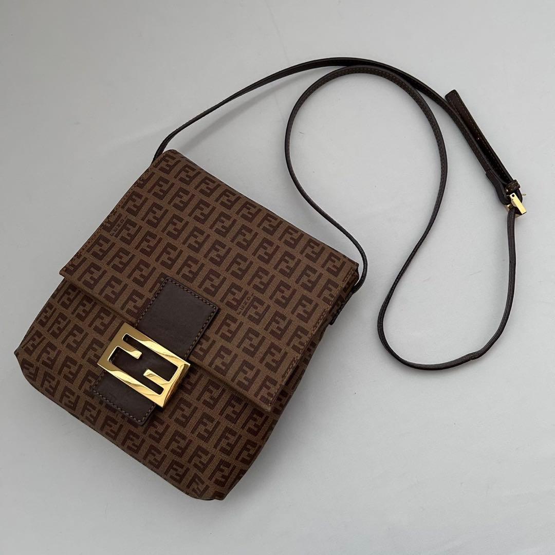 美品 FENDI ズッキーノ マンマバケット ゴールド金具 ショルダーバッグ
