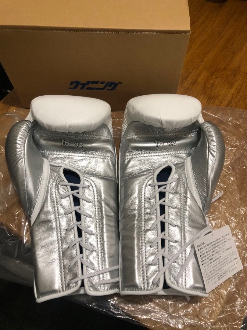 Winning ボクシンググローブ 16oz ホワイト/シルバー