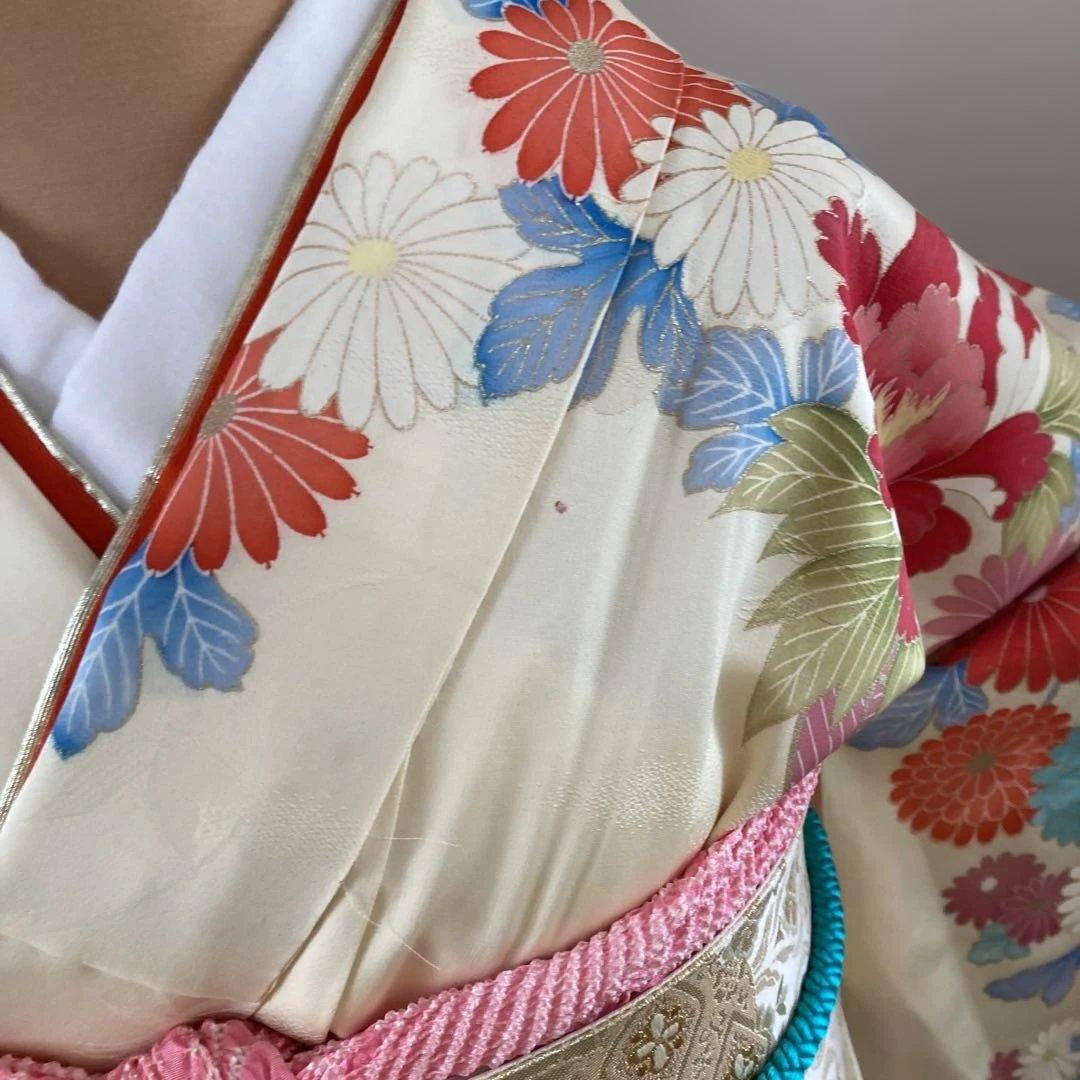 新品正絹振袖フルセット　しつけ糸付き　花柄刺繍 クリーム色 成人式にも！！