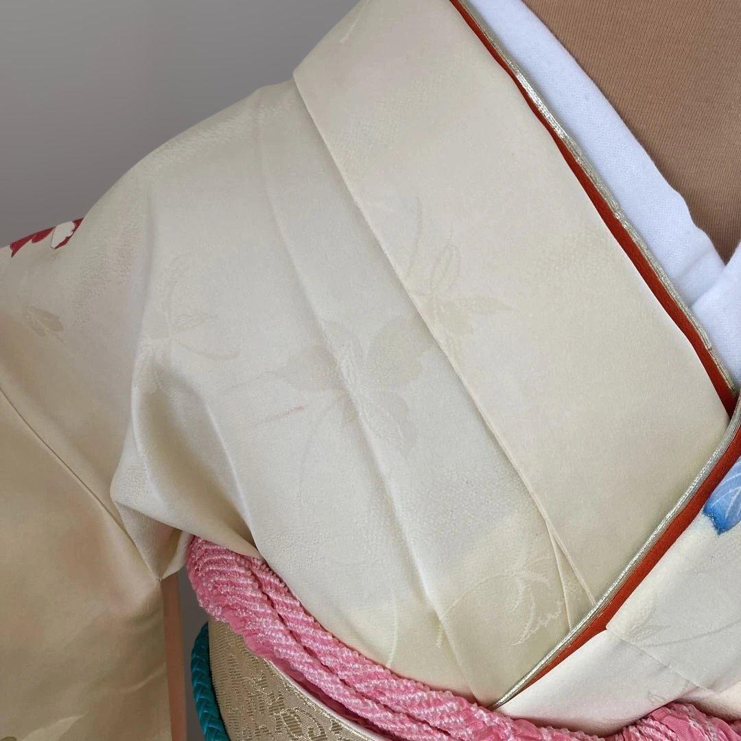 新品正絹振袖フルセット　しつけ糸付き　花柄刺繍 クリーム色 成人式にも！！