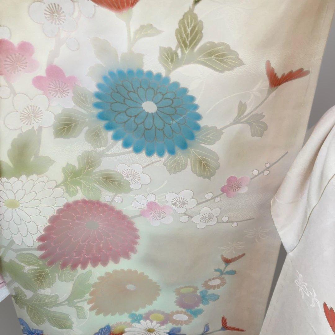 新品正絹振袖フルセット　しつけ糸付き　花柄刺繍 クリーム色 成人式にも！！