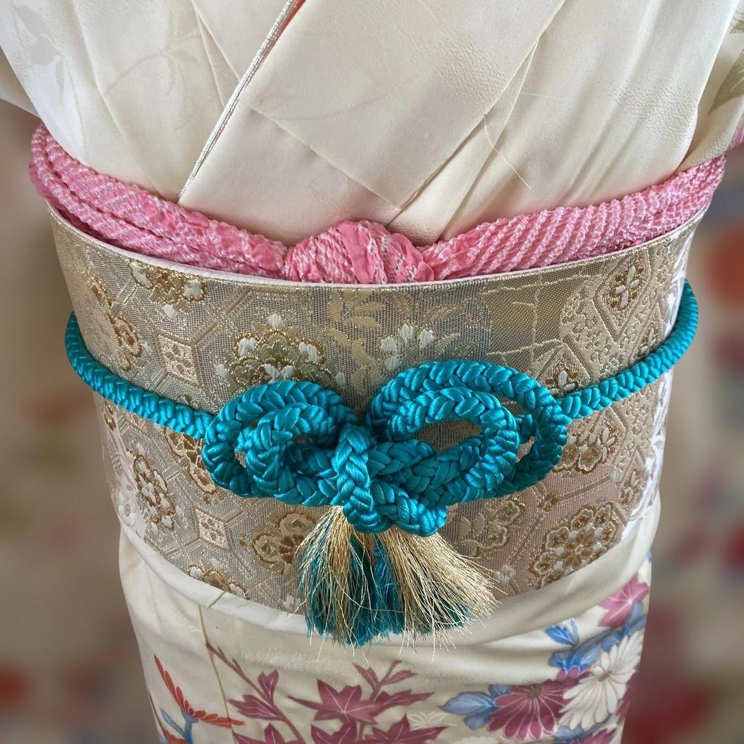 新品正絹振袖フルセット　しつけ糸付き　花柄刺繍 クリーム色 成人式にも！！